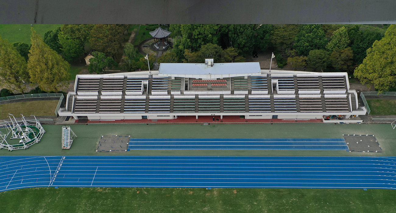亀岡運動公園・さくら公園 春は桜、夏はプール、秋はコスモスなど、季節のイベントとスポーツを年中楽しめる地域の公園です